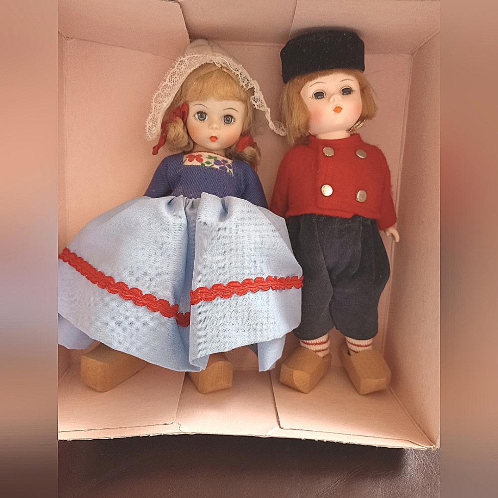 NETHERLAND GIRL & BOY MADAM ALEXANDER DOLLS WITH WOODEN SHOES, 7" TALL